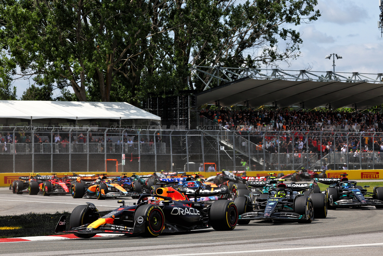 GP CANADA, Max Verstappen (NLD) Red Bull Racing RB19 davanti a at the partenza of the race.

18.06.2023. Formula 1 World Championship, Rd 9, Canadian Grand Prix, Montreal, Canada, Gara Day.

- www.xpbimages.com, EMail: requests@xpbimages.com © Copyright: Batchelor / XPB Images