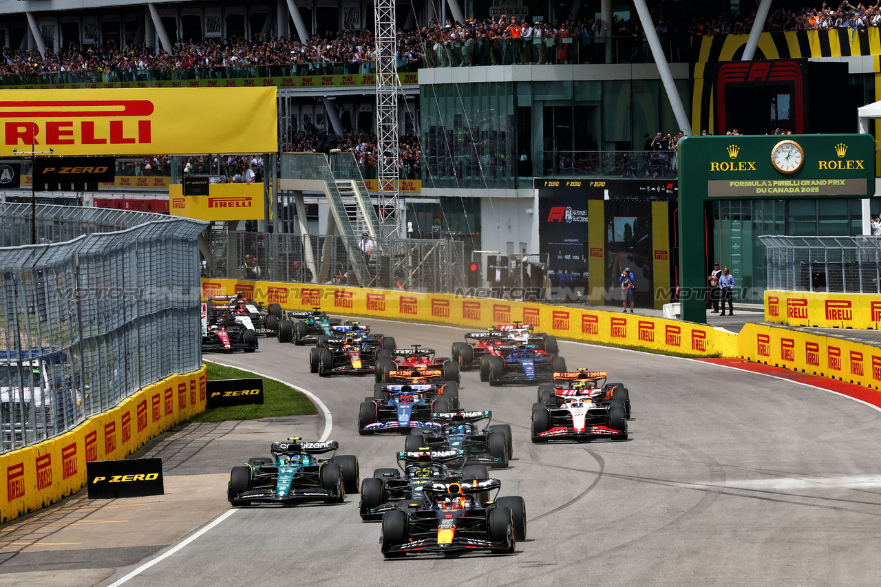GP CANADA, Max Verstappen (NLD) Red Bull Racing RB19 davanti a at the partenza of the race.

18.06.2023. Formula 1 World Championship, Rd 9, Canadian Grand Prix, Montreal, Canada, Gara Day.

- www.xpbimages.com, EMail: requests@xpbimages.com © Copyright: Charniaux / XPB Images