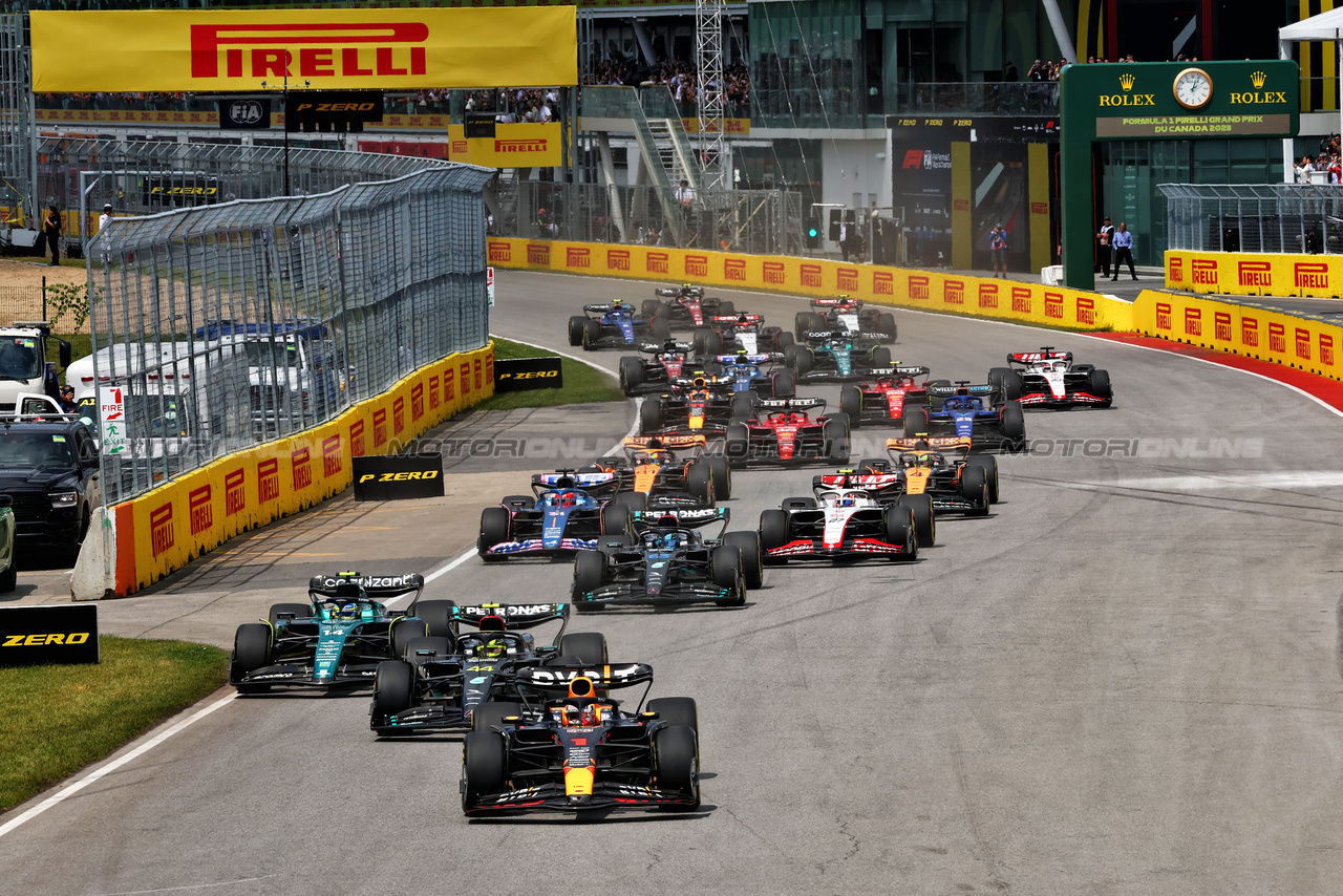 GP CANADA, Max Verstappen (NLD) Red Bull Racing RB19 davanti a at the partenza of the race.

18.06.2023. Formula 1 World Championship, Rd 9, Canadian Grand Prix, Montreal, Canada, Gara Day.

- www.xpbimages.com, EMail: requests@xpbimages.com © Copyright: Charniaux / XPB Images