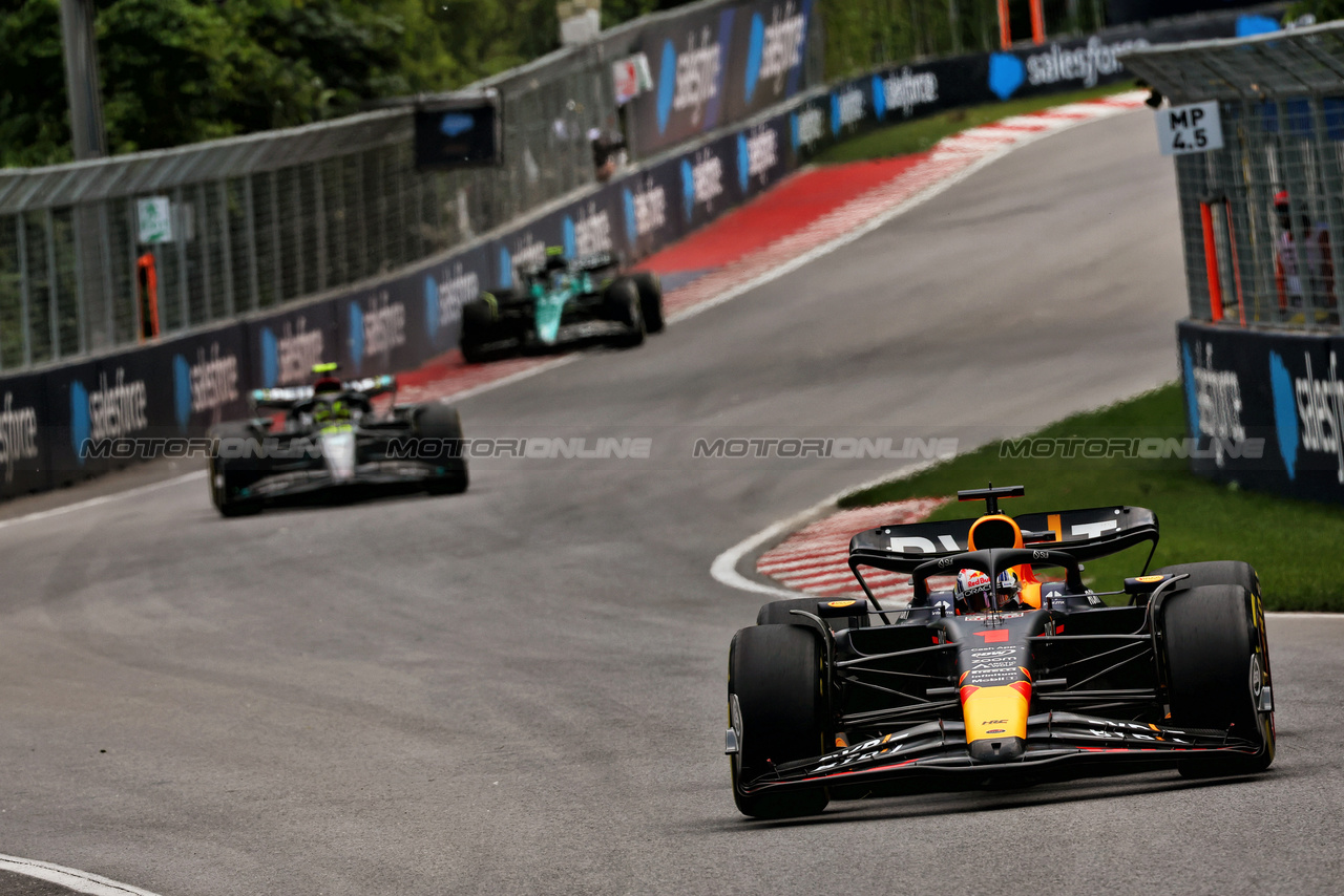 GP CANADA, Max Verstappen (NLD) Red Bull Racing RB19.

18.06.2023. Formula 1 World Championship, Rd 9, Canadian Grand Prix, Montreal, Canada, Gara Day.

 - www.xpbimages.com, EMail: requests@xpbimages.com © Copyright: Coates / XPB Images