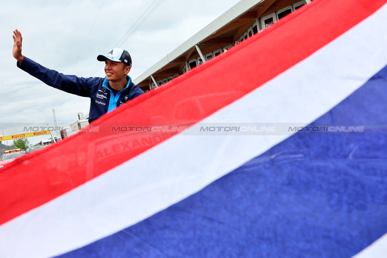 GP CANADA, Alexander Albon (THA) Williams Racing on the drivers' parade.

18.06.2023. Formula 1 World Championship, Rd 9, Canadian Grand Prix, Montreal, Canada, Gara Day.

- www.xpbimages.com, EMail: requests@xpbimages.com © Copyright: Batchelor / XPB Images