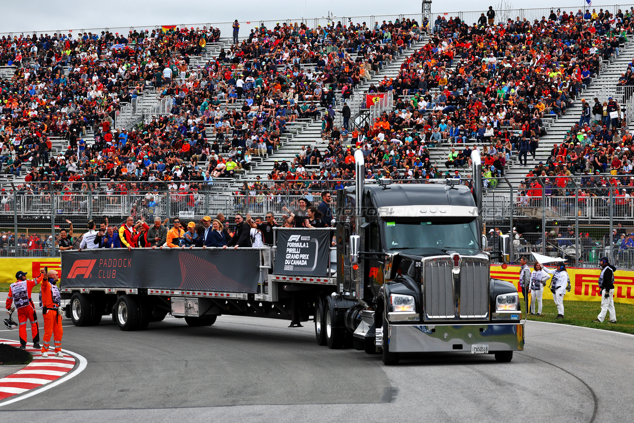 GP CANADA, Paddock Club on the drivers' parade.

18.06.2023. Formula 1 World Championship, Rd 9, Canadian Grand Prix, Montreal, Canada, Gara Day.

 - www.xpbimages.com, EMail: requests@xpbimages.com © Copyright: Coates / XPB Images