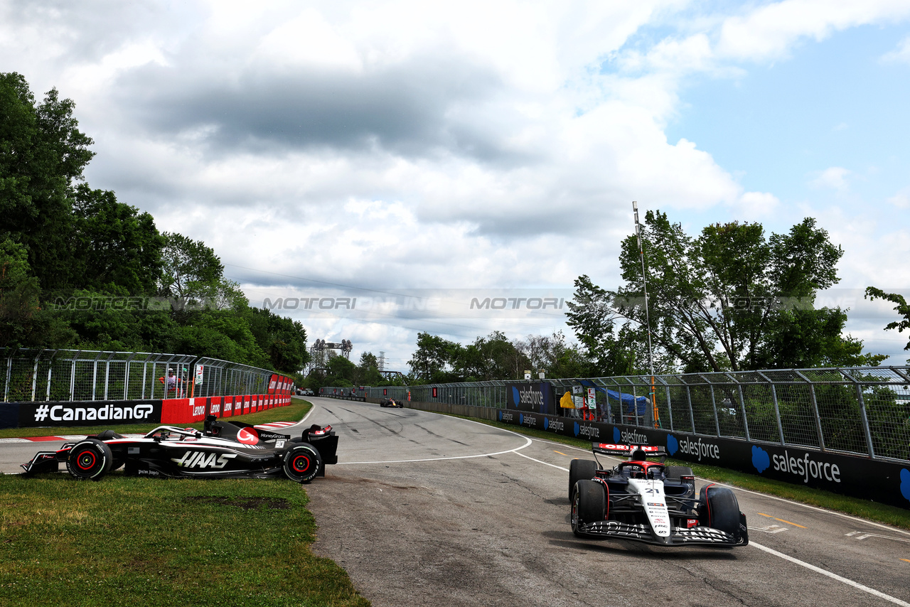 GP CANADA, Nyck de Vries (NLD) AlphaTauri AT04 e Kevin Magnussen (DEN) Haas VF-23 run on at the exit road e reverse back on to the circuit.

18.06.2023. Formula 1 World Championship, Rd 9, Canadian Grand Prix, Montreal, Canada, Gara Day.

 - www.xpbimages.com, EMail: requests@xpbimages.com © Copyright: Coates / XPB Images