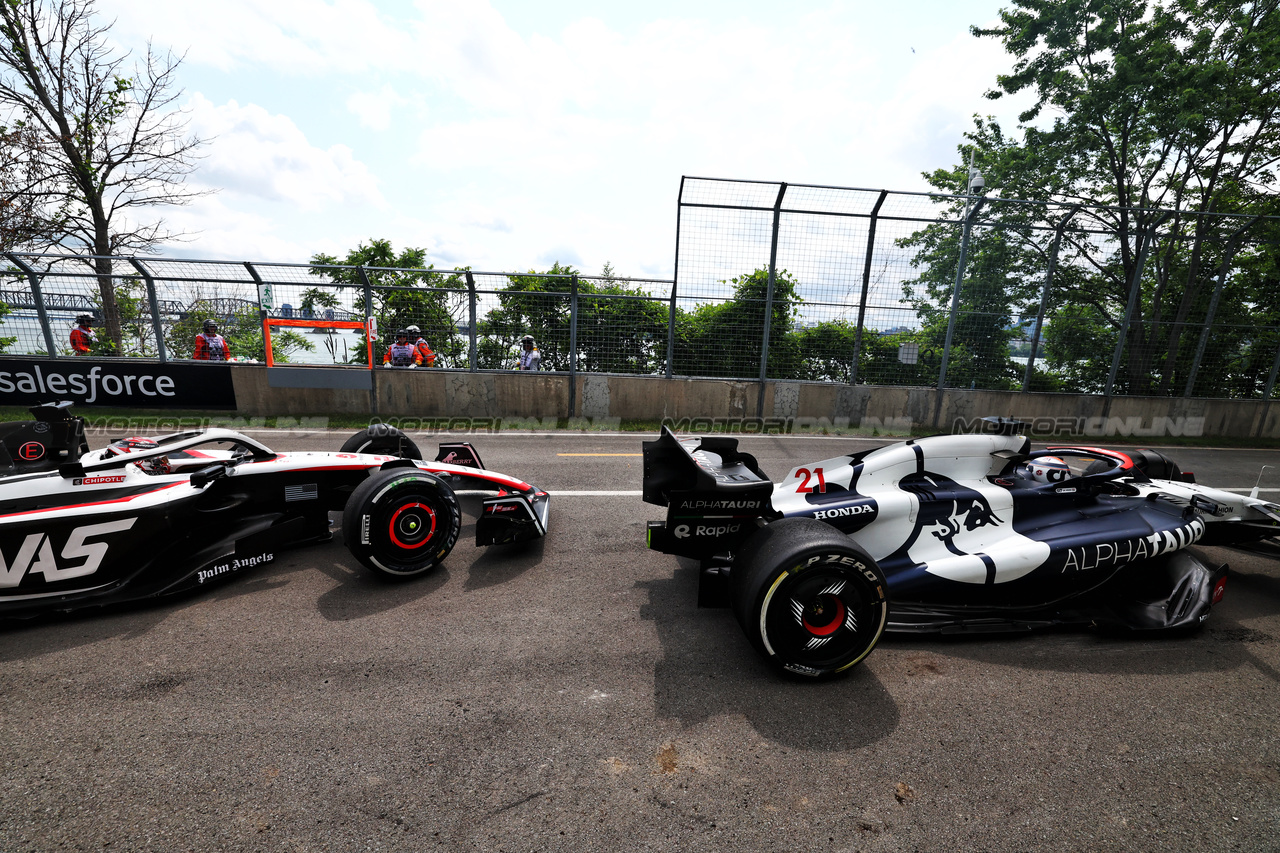 GP CANADA, Nyck de Vries (NLD) AlphaTauri AT04 e Kevin Magnussen (DEN) Haas VF-23 run on at the exit road e reverse back on to the circuit.

18.06.2023. Formula 1 World Championship, Rd 9, Canadian Grand Prix, Montreal, Canada, Gara Day.

 - www.xpbimages.com, EMail: requests@xpbimages.com © Copyright: Coates / XPB Images