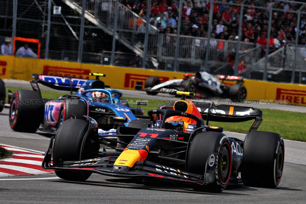 GP CANADA, Sergio Perez (MEX) Red Bull Racing RB19.

18.06.2023. Formula 1 World Championship, Rd 9, Canadian Grand Prix, Montreal, Canada, Gara Day.

- www.xpbimages.com, EMail: requests@xpbimages.com © Copyright: Batchelor / XPB Images