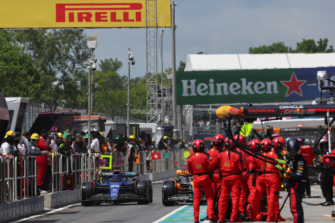 GP CANADA, Alexander Albon (THA) Williams Racing FW45 e Lando Norris (GBR) McLaren MCL60 leave the pits.

18.06.2023. Formula 1 World Championship, Rd 9, Canadian Grand Prix, Montreal, Canada, Gara Day.

- www.xpbimages.com, EMail: requests@xpbimages.com © Copyright: Batchelor / XPB Images