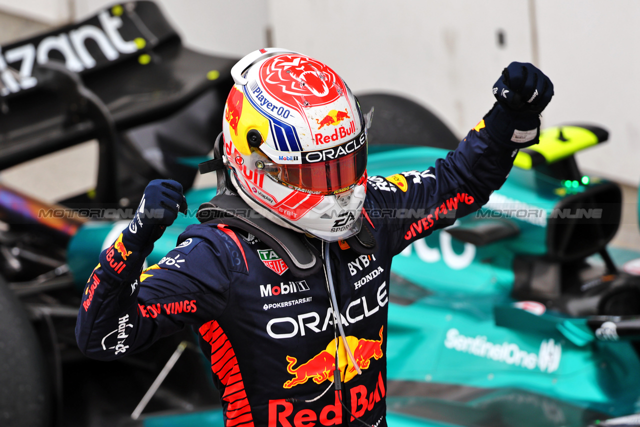 GP CANADA, Gara winner Max Verstappen (NLD) Red Bull Racing RB19 celebrates in parc ferme.

18.06.2023. Formula 1 World Championship, Rd 9, Canadian Grand Prix, Montreal, Canada, Gara Day.

- www.xpbimages.com, EMail: requests@xpbimages.com © Copyright: Batchelor / XPB Images