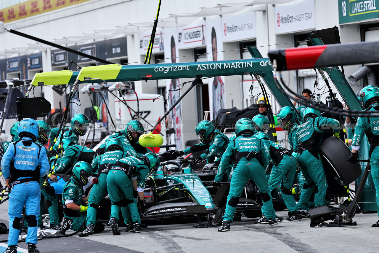 GP CANADA, Lance Stroll (CDN) Aston Martin F1 Team AMR23 makes a pit stop.

18.06.2023. Formula 1 World Championship, Rd 9, Canadian Grand Prix, Montreal, Canada, Gara Day.

- www.xpbimages.com, EMail: requests@xpbimages.com © Copyright: Batchelor / XPB Images