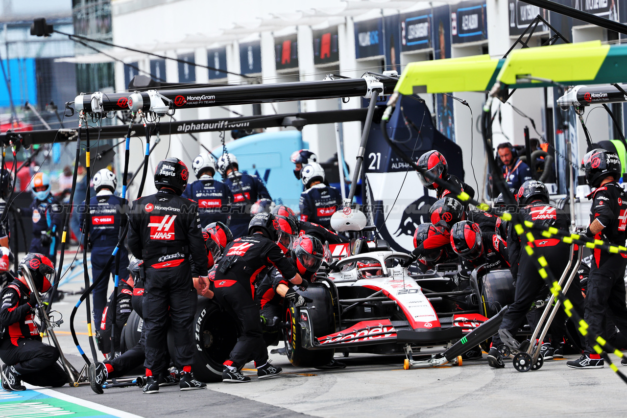 GP CANADA, Kevin Magnussen (DEN) Haas VF-23 makes a pit stop.

18.06.2023. Formula 1 World Championship, Rd 9, Canadian Grand Prix, Montreal, Canada, Gara Day.

- www.xpbimages.com, EMail: requests@xpbimages.com © Copyright: Batchelor / XPB Images
