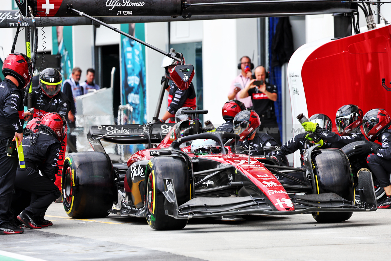 GP CANADA, Valtteri Bottas (FIN) Alfa Romeo F1 Team C43 makes a pit stop.

18.06.2023. Formula 1 World Championship, Rd 9, Canadian Grand Prix, Montreal, Canada, Gara Day.

- www.xpbimages.com, EMail: requests@xpbimages.com © Copyright: Batchelor / XPB Images