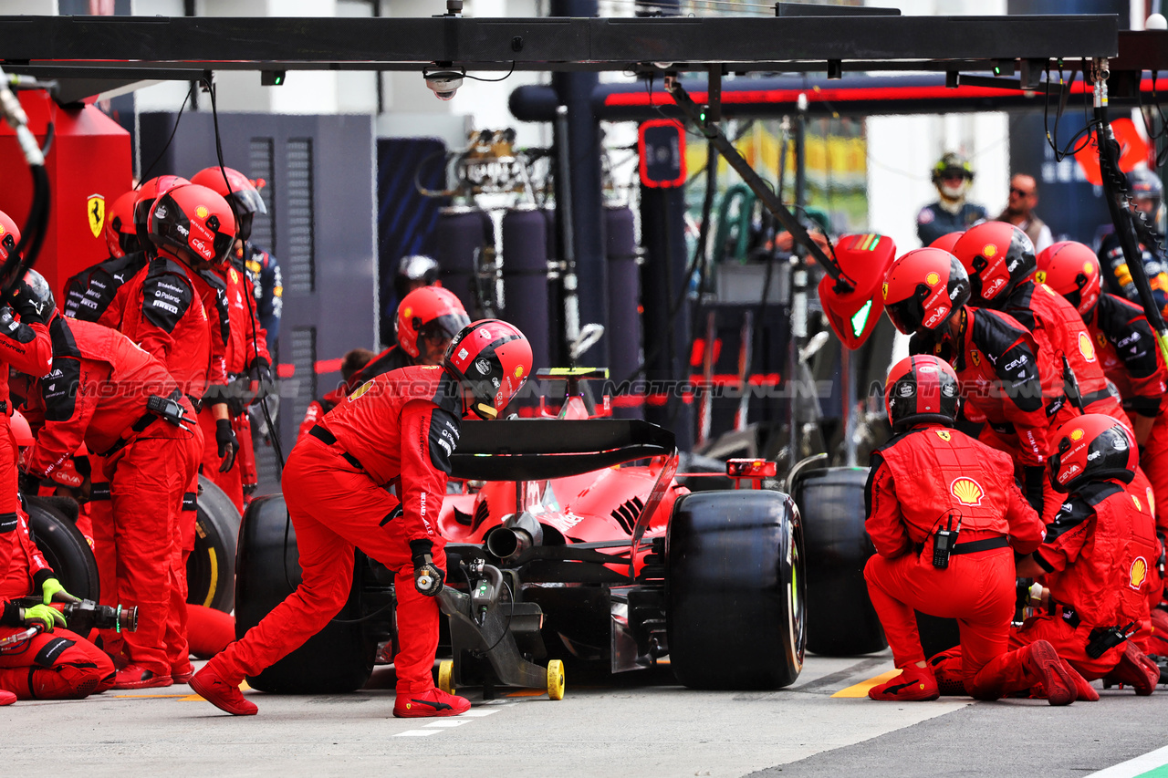 GP CANADA, Carlos Sainz Jr (ESP) Ferrari SF-23 makes a pit stop.

18.06.2023. Formula 1 World Championship, Rd 9, Canadian Grand Prix, Montreal, Canada, Gara Day.

- www.xpbimages.com, EMail: requests@xpbimages.com © Copyright: Batchelor / XPB Images