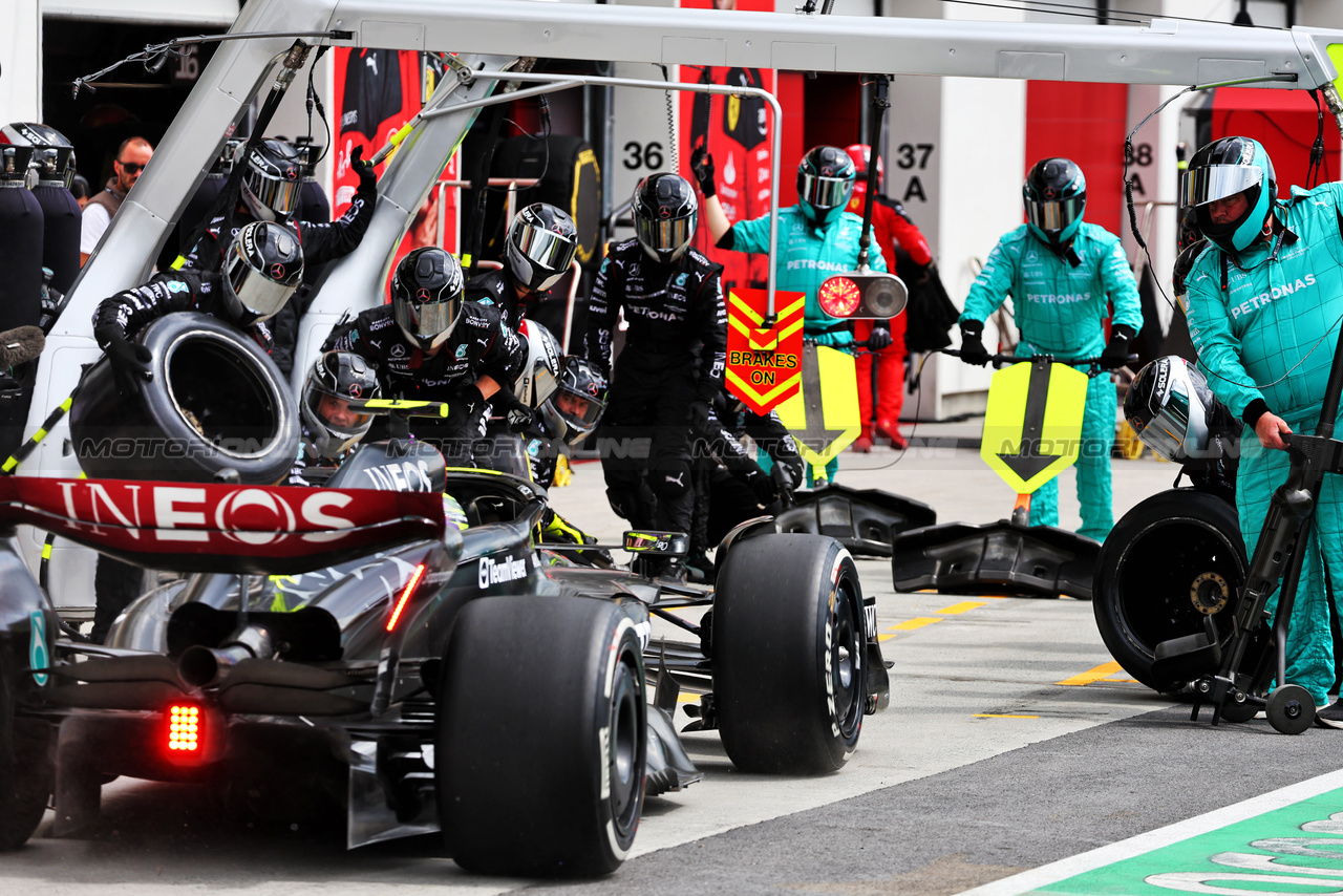 GP CANADA, Lewis Hamilton (GBR) Mercedes AMG F1 W14 makes a pit stop.

18.06.2023. Formula 1 World Championship, Rd 9, Canadian Grand Prix, Montreal, Canada, Gara Day.

- www.xpbimages.com, EMail: requests@xpbimages.com © Copyright: Batchelor / XPB Images