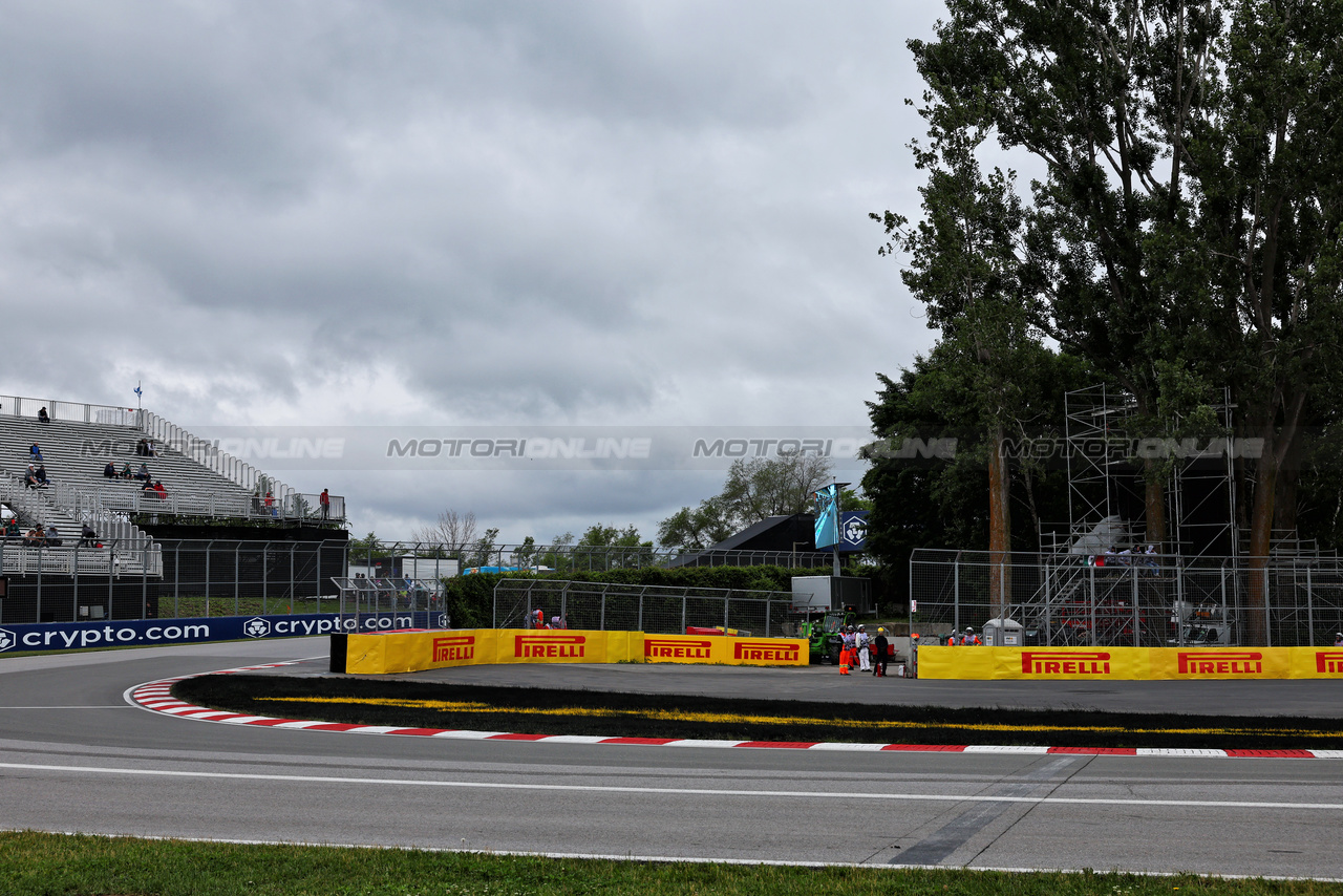 GP CANADA, Circuit detail - amendment to the turn 1 / 2 barrier / grass run off.

18.06.2023. Formula 1 World Championship, Rd 9, Canadian Grand Prix, Montreal, Canada, Gara Day.

- www.xpbimages.com, EMail: requests@xpbimages.com © Copyright: Batchelor / XPB Images