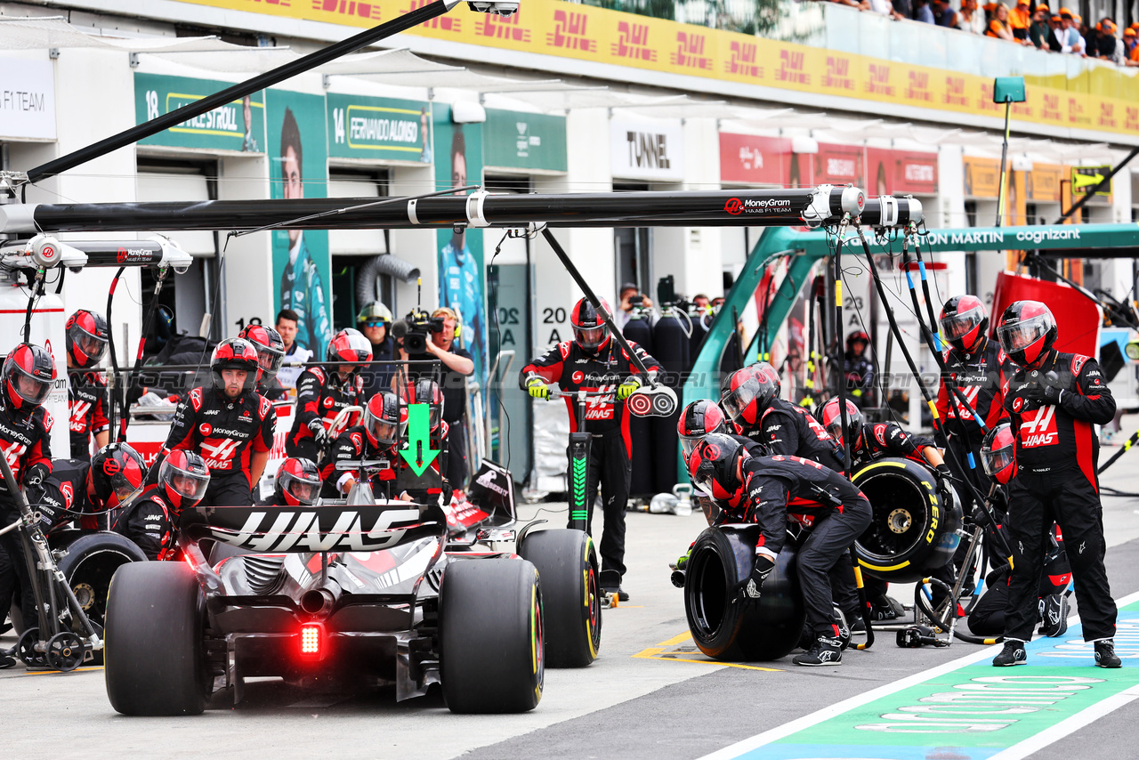 GP CANADA, Kevin Magnussen (DEN) Haas VF-23 makes a pit stop.

18.06.2023. Formula 1 World Championship, Rd 9, Canadian Grand Prix, Montreal, Canada, Gara Day.

- www.xpbimages.com, EMail: requests@xpbimages.com © Copyright: Batchelor / XPB Images