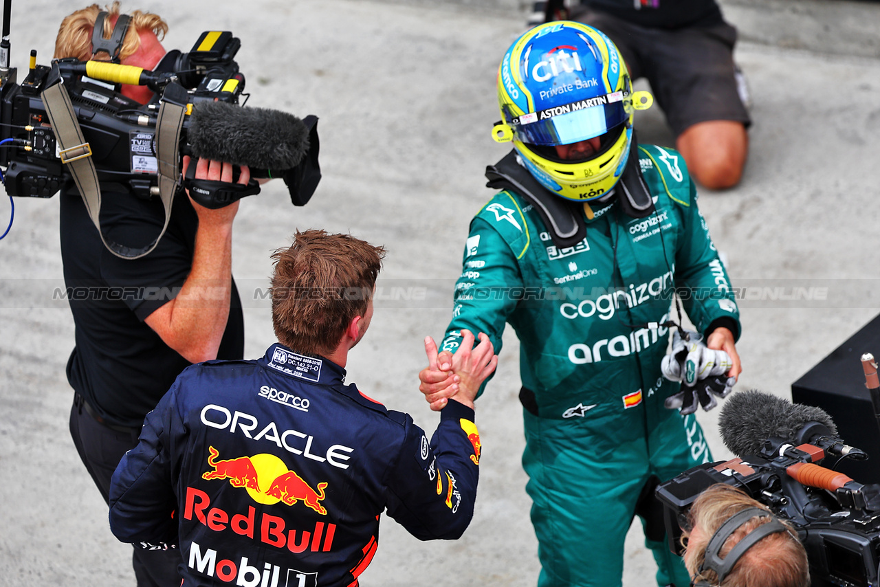 GP CANADA, Gara winner Max Verstappen (NLD) Red Bull Racing with second placed Fernando Alonso (ESP) Aston Martin F1 Team in parc ferme.

18.06.2023. Formula 1 World Championship, Rd 9, Canadian Grand Prix, Montreal, Canada, Gara Day.

- www.xpbimages.com, EMail: requests@xpbimages.com © Copyright: Batchelor / XPB Images