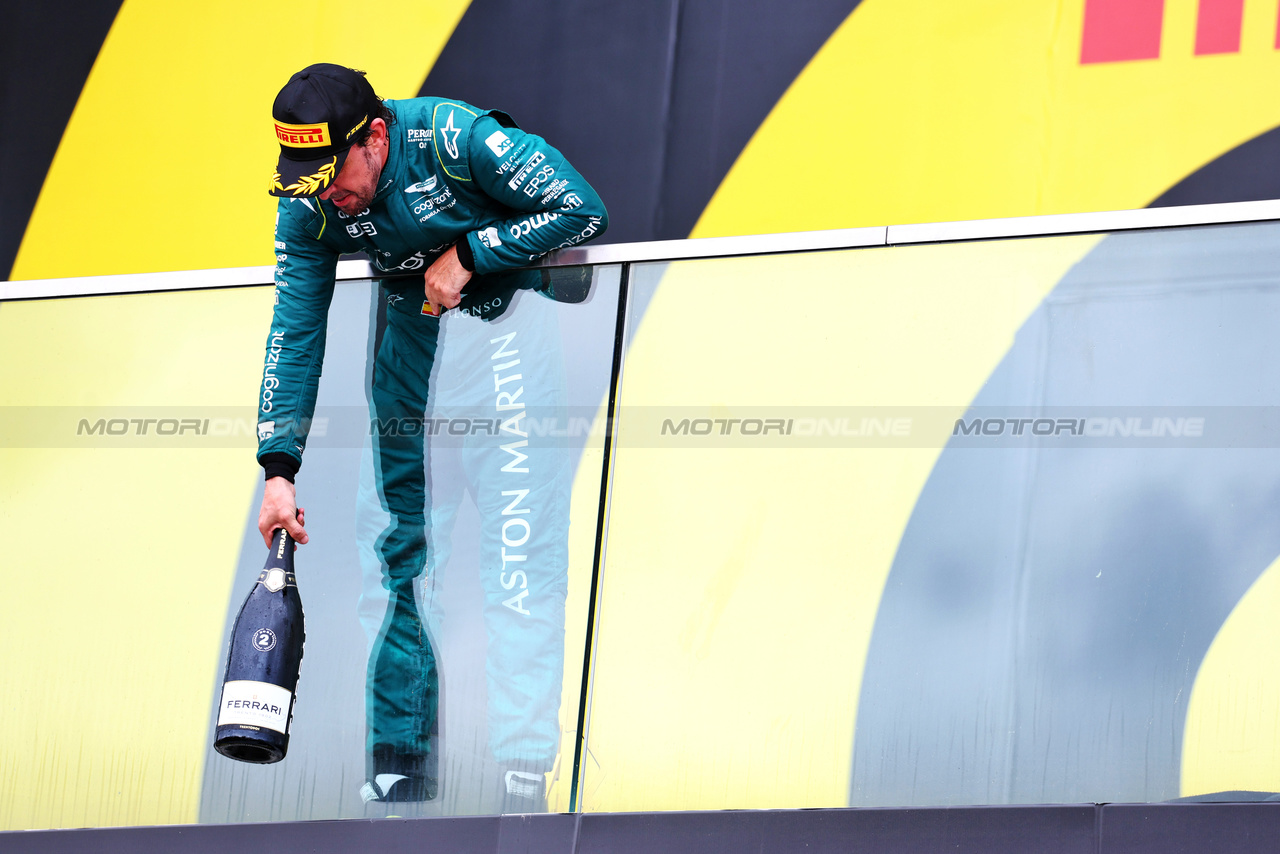 GP CANADA, Fernando Alonso (ESP) Aston Martin F1 Team celebrates his second position on the podium.

18.06.2023. Formula 1 World Championship, Rd 9, Canadian Grand Prix, Montreal, Canada, Gara Day.

 - www.xpbimages.com, EMail: requests@xpbimages.com © Copyright: Coates / XPB Images