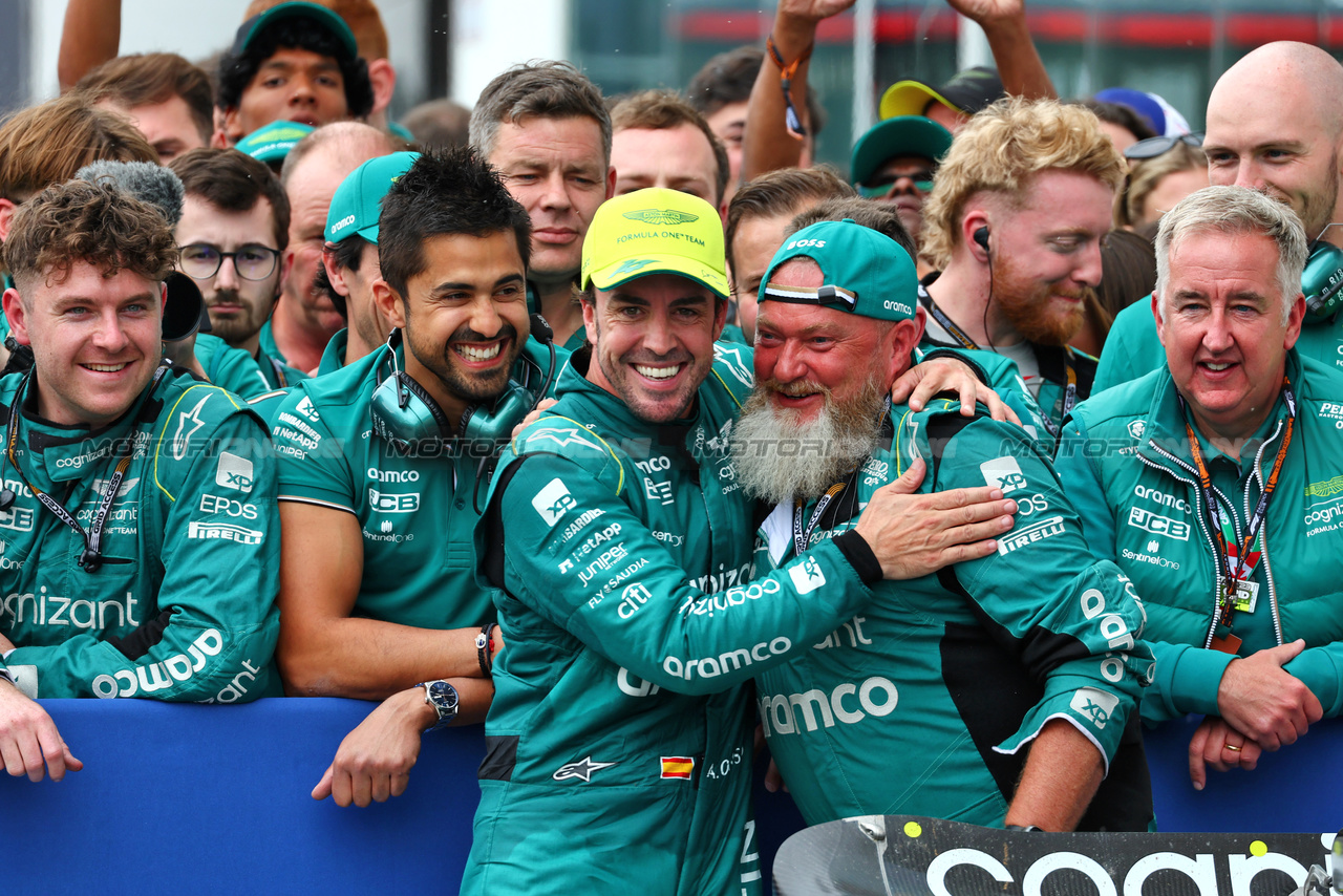 GP CANADA, Second placed Fernando Alonso (ESP) Aston Martin F1 Team celebrates in parc ferme with the team.

18.06.2023. Formula 1 World Championship, Rd 9, Canadian Grand Prix, Montreal, Canada, Gara Day.

 - www.xpbimages.com, EMail: requests@xpbimages.com © Copyright: Coates / XPB Images