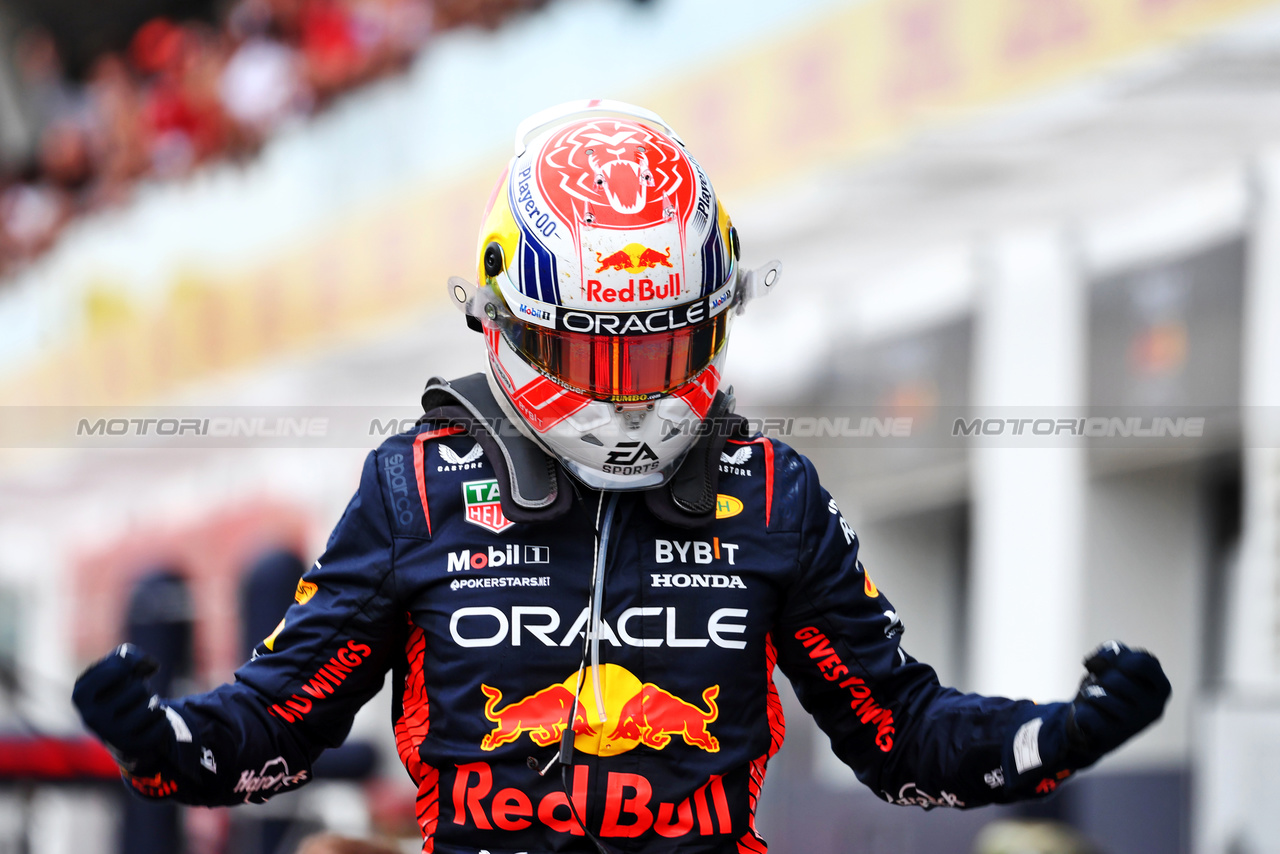 GP CANADA, Gara winner Max Verstappen (NLD) Red Bull Racing celebrates in parc ferme.

18.06.2023. Formula 1 World Championship, Rd 9, Canadian Grand Prix, Montreal, Canada, Gara Day.

 - www.xpbimages.com, EMail: requests@xpbimages.com © Copyright: Coates / XPB Images