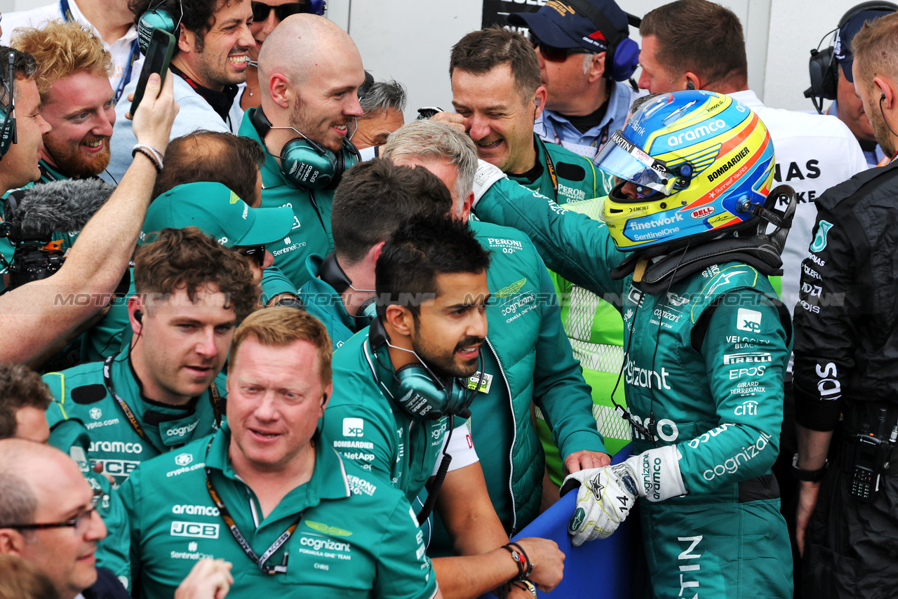 GP CANADA, Fernando Alonso (ESP) Aston Martin F1 Team celebrates his second position with the team in parc ferme.

18.06.2023. Formula 1 World Championship, Rd 9, Canadian Grand Prix, Montreal, Canada, Gara Day.

- www.xpbimages.com, EMail: requests@xpbimages.com © Copyright: Bearne / XPB Images