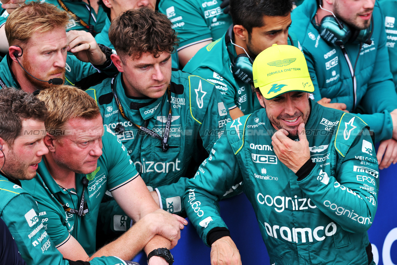 GP CANADA, Fernando Alonso (ESP) Aston Martin F1 Team, second position, with the team in parc ferme.

18.06.2023. Formula 1 World Championship, Rd 9, Canadian Grand Prix, Montreal, Canada, Gara Day.

- www.xpbimages.com, EMail: requests@xpbimages.com © Copyright: Bearne / XPB Images