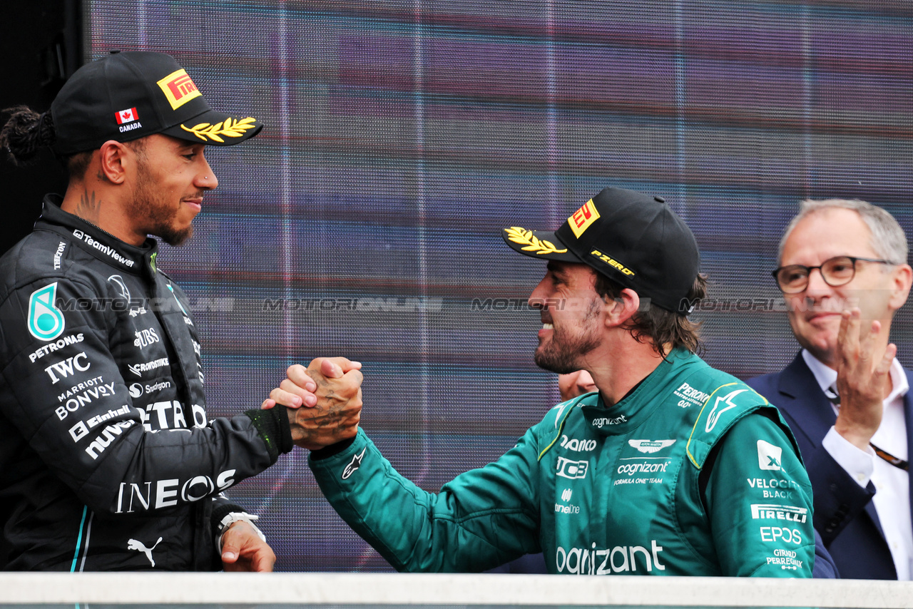 GP CANADA, Fernando Alonso (ESP) Aston Martin F1 Team celebrates his second position with third placed Lewis Hamilton (GBR) Mercedes AMG F1 on the podium.

18.06.2023. Formula 1 World Championship, Rd 9, Canadian Grand Prix, Montreal, Canada, Gara Day.

- www.xpbimages.com, EMail: requests@xpbimages.com © Copyright: Bearne / XPB Images