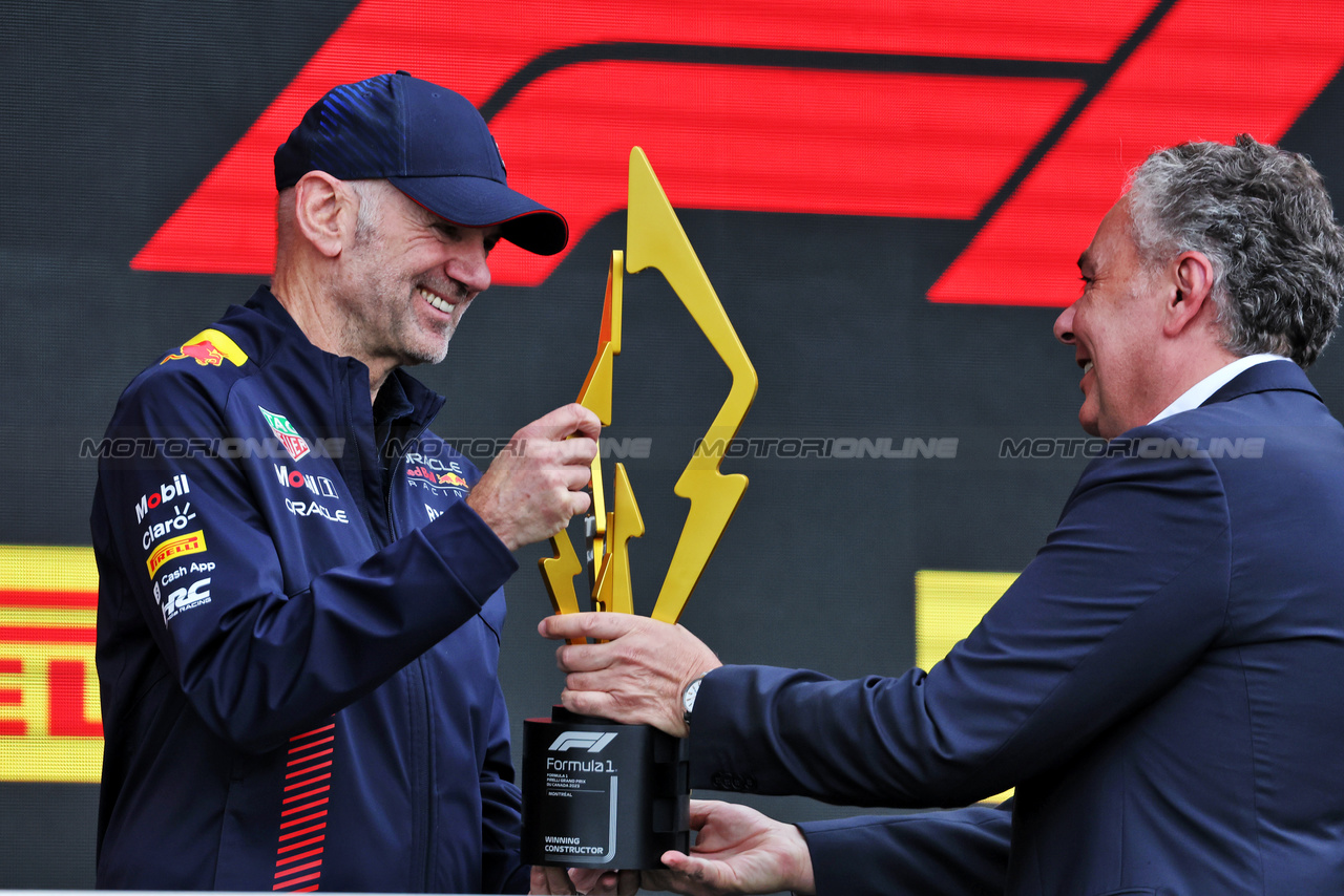 GP CANADA, Adrian Newey (GBR) Red Bull Racing Chief Technical Officer celebrates on the podium.

18.06.2023. Formula 1 World Championship, Rd 9, Canadian Grand Prix, Montreal, Canada, Gara Day.

- www.xpbimages.com, EMail: requests@xpbimages.com © Copyright: Bearne / XPB Images