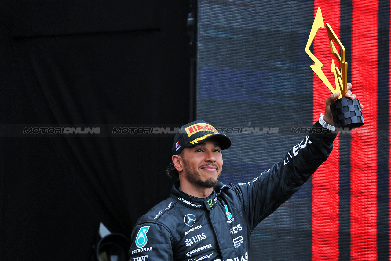 GP CANADA, Lewis Hamilton (GBR) Mercedes AMG F1 celebrates his third position on the podium.

18.06.2023. Formula 1 World Championship, Rd 9, Canadian Grand Prix, Montreal, Canada, Gara Day.

- www.xpbimages.com, EMail: requests@xpbimages.com © Copyright: Bearne / XPB Images