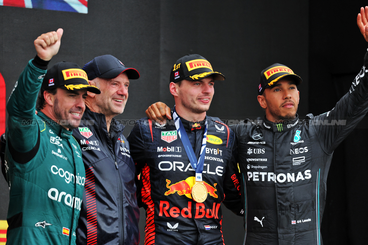GP CANADA, The podium (L to R): Fernando Alonso (ESP) Aston Martin F1 Team, second; Adrian Newey (GBR) Red Bull Racing Chief Technical Officer; Max Verstappen (NLD) Red Bull Racing, vincitore; Lewis Hamilton (GBR) Mercedes AMG F1, third.

18.06.2023. Formula 1 World Championship, Rd 9, Canadian Grand Prix, Montreal, Canada, Gara Day.

- www.xpbimages.com, EMail: requests@xpbimages.com © Copyright: Bearne / XPB Images