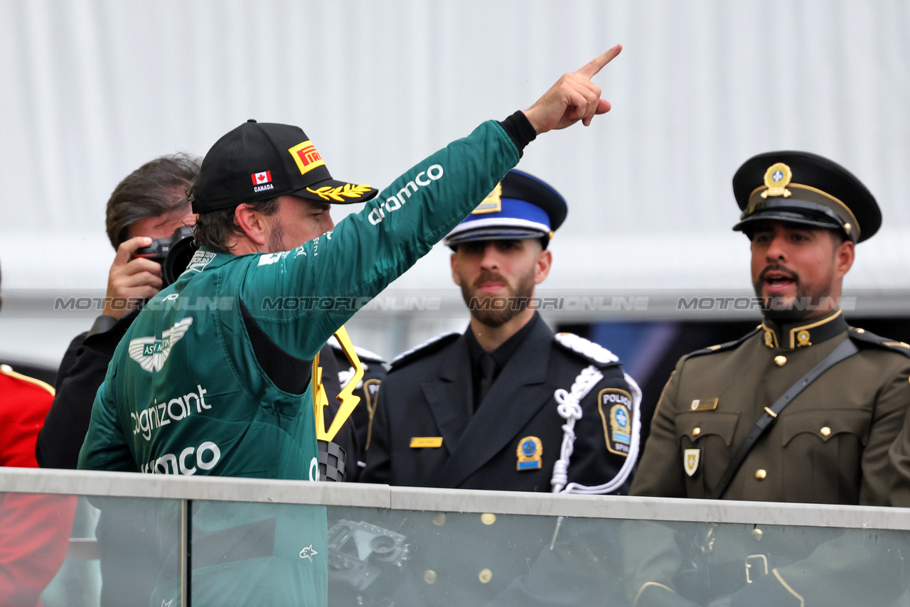 GP CANADA, Fernando Alonso (ESP) Aston Martin F1 Team celebrates his second position on the podium.

18.06.2023. Formula 1 World Championship, Rd 9, Canadian Grand Prix, Montreal, Canada, Gara Day.

- www.xpbimages.com, EMail: requests@xpbimages.com © Copyright: Bearne / XPB Images