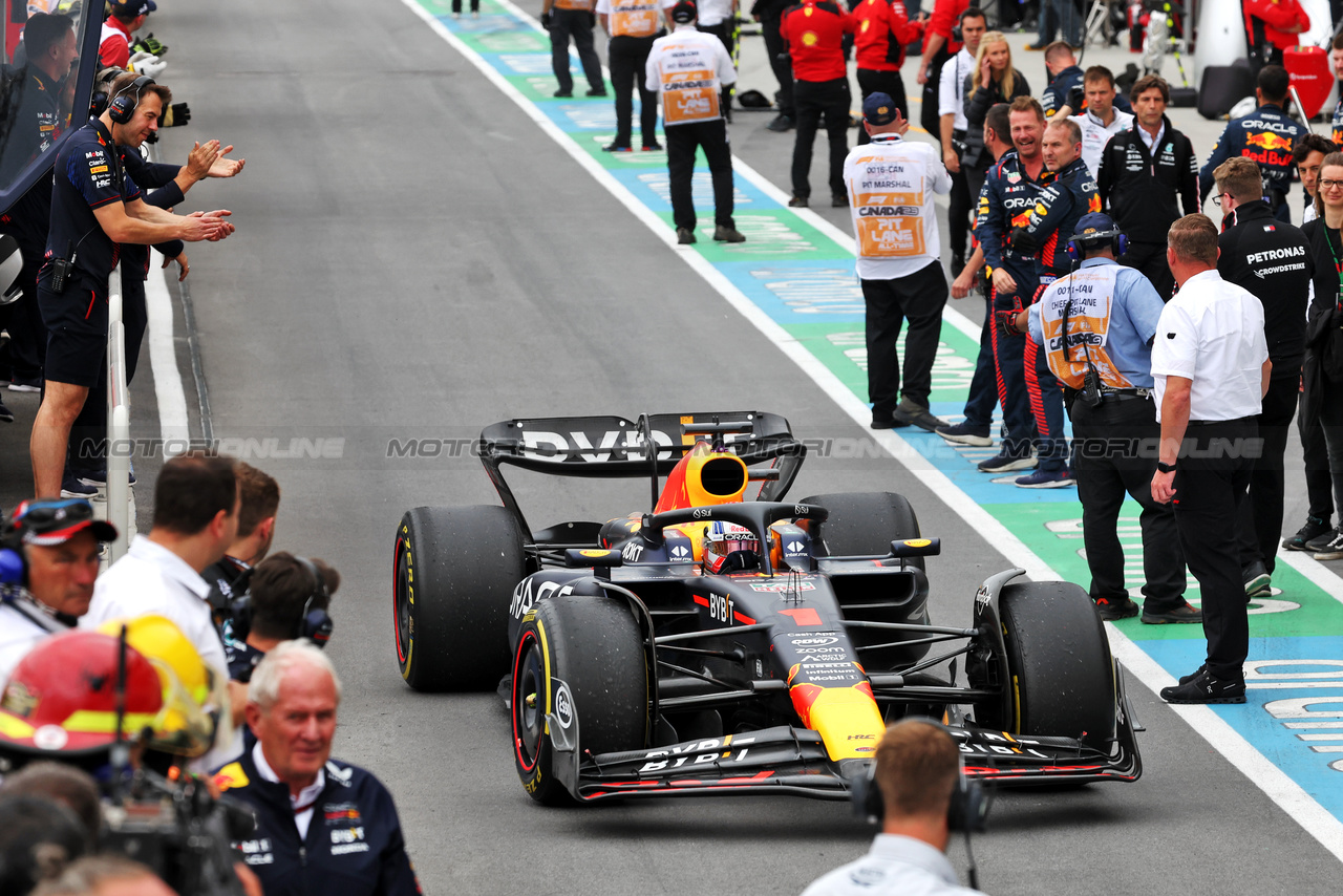 GP CANADA, Gara winner Max Verstappen (NLD) Red Bull Racing RB19 in parc ferme.

18.06.2023. Formula 1 World Championship, Rd 9, Canadian Grand Prix, Montreal, Canada, Gara Day.

- www.xpbimages.com, EMail: requests@xpbimages.com © Copyright: Bearne / XPB Images