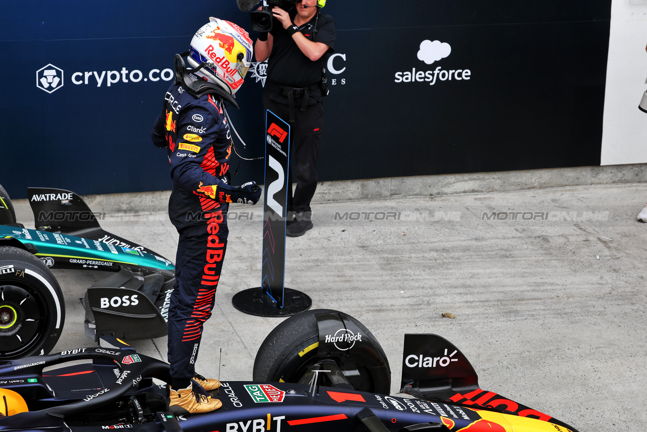 GP CANADA, Gara winner Max Verstappen (NLD) Red Bull Racing RB19 celebrates in parc ferme.

18.06.2023. Formula 1 World Championship, Rd 9, Canadian Grand Prix, Montreal, Canada, Gara Day.

- www.xpbimages.com, EMail: requests@xpbimages.com © Copyright: Bearne / XPB Images