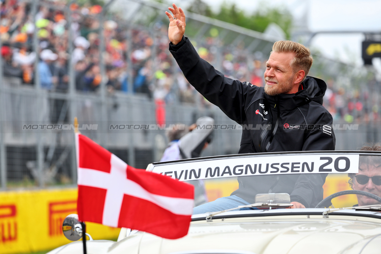 GP CANADA, Kevin Magnussen (DEN) Haas F1 Team on the drivers' parade.

18.06.2023. Formula 1 World Championship, Rd 9, Canadian Grand Prix, Montreal, Canada, Gara Day.

- www.xpbimages.com, EMail: requests@xpbimages.com © Copyright: Batchelor / XPB Images