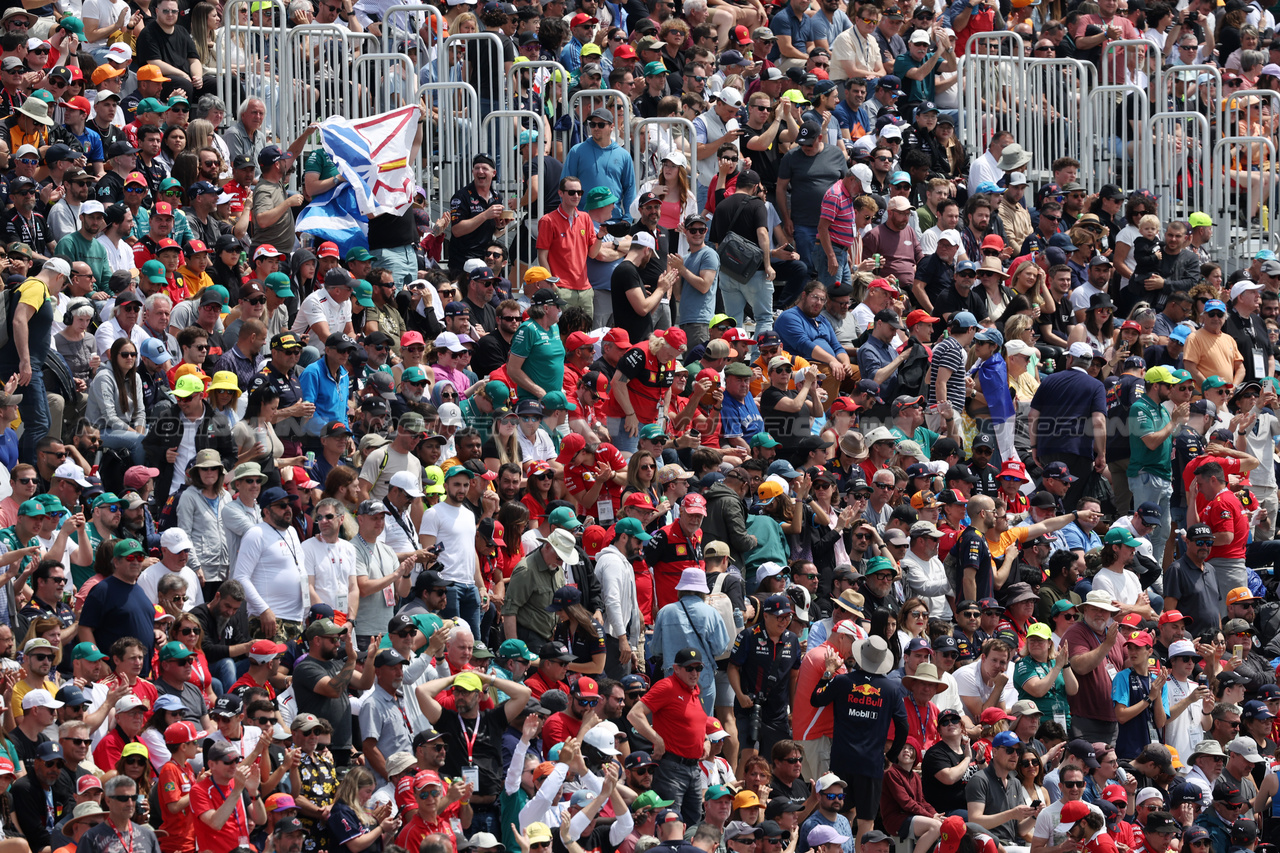 GP CANADA, Circuit Atmosfera - fans in the grandstand.

18.06.2023. Formula 1 World Championship, Rd 9, Canadian Grand Prix, Montreal, Canada, Gara Day.

- www.xpbimages.com, EMail: requests@xpbimages.com © Copyright: Bearne / XPB Images