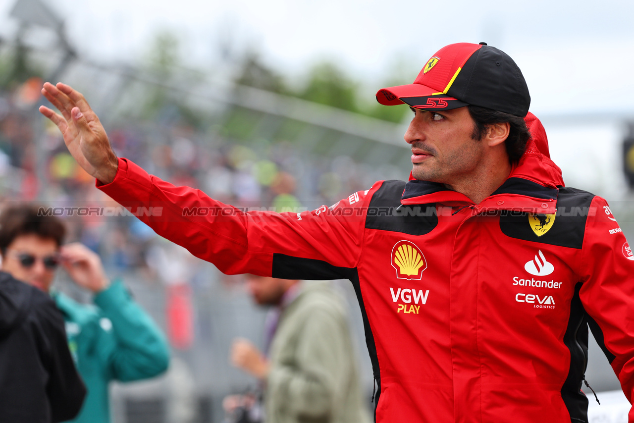 GP CANADA, Carlos Sainz Jr (ESP) Ferrari on the drivers' parade.

18.06.2023. Formula 1 World Championship, Rd 9, Canadian Grand Prix, Montreal, Canada, Gara Day.

- www.xpbimages.com, EMail: requests@xpbimages.com © Copyright: Batchelor / XPB Images