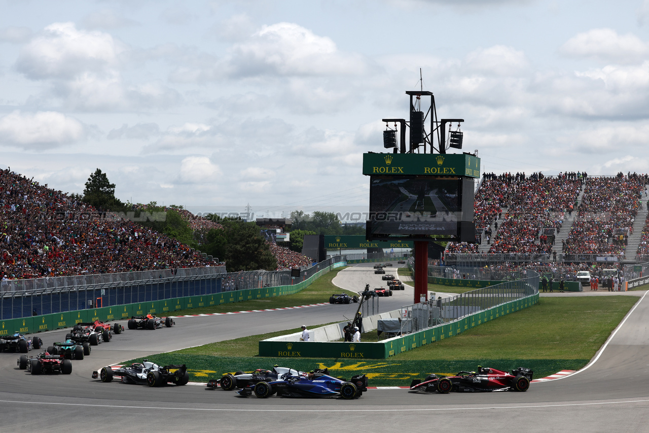 GP CANADA, Logan Sargeant (USA) Williams Racing FW45 at the partenza of the race.

18.06.2023. Formula 1 World Championship, Rd 9, Canadian Grand Prix, Montreal, Canada, Gara Day.

- www.xpbimages.com, EMail: requests@xpbimages.com © Copyright: Bearne / XPB Images