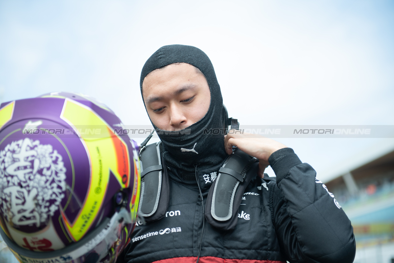 GP CANADA, Zhou Guanyu (CHN) Alfa Romeo F1 Team on the grid.

18.06.2023. Formula 1 World Championship, Rd 9, Canadian Grand Prix, Montreal, Canada, Gara Day.

- www.xpbimages.com, EMail: requests@xpbimages.com © Copyright: Price / XPB Images