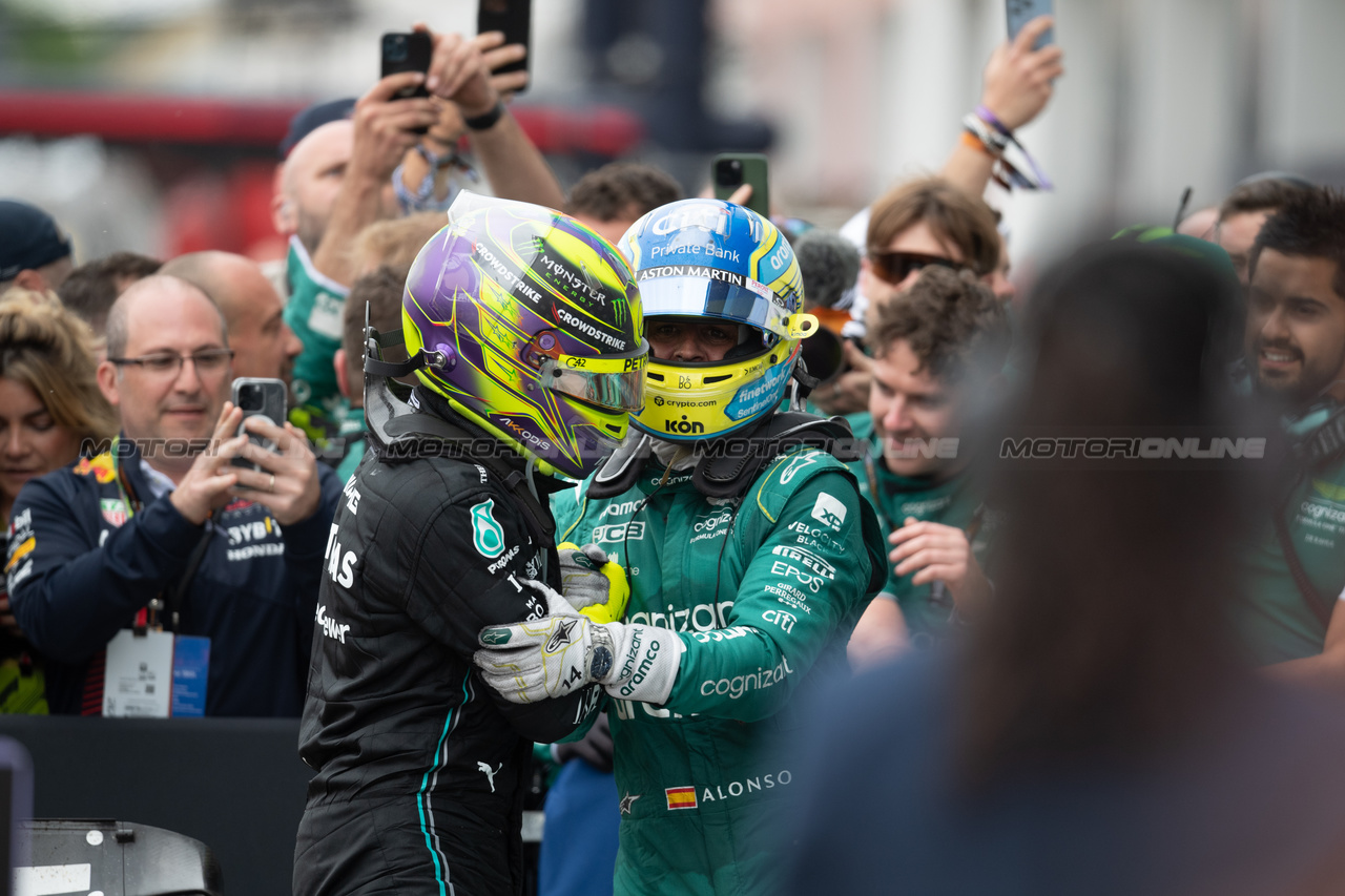 GP CANADA, (L to R): Lewis Hamilton (GBR) Mercedes AMG F1 celebrates his third position in parc ferme with second placed Fernando Alonso (ESP) Aston Martin F1 Team.

18.06.2023. Formula 1 World Championship, Rd 9, Canadian Grand Prix, Montreal, Canada, Gara Day.

- www.xpbimages.com, EMail: requests@xpbimages.com © Copyright: Price / XPB Images