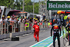 GP CANADA, George Russell (GBR) Mercedes AMG F1 W14 makes a pit stop to fix damage as a Ferrari mechanic collects an errant wheel carcass.
18.06.2023. Formula 1 World Championship, Rd 9, Canadian Grand Prix, Montreal, Canada, Gara Day.
- www.xpbimages.com, EMail: requests@xpbimages.com © Copyright: Batchelor / XPB Images