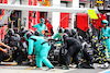 GP CANADA, Lewis Hamilton (GBR) Mercedes AMG F1 W14 makes a pit stop.
18.06.2023. Formula 1 World Championship, Rd 9, Canadian Grand Prix, Montreal, Canada, Gara Day.
- www.xpbimages.com, EMail: requests@xpbimages.com © Copyright: Batchelor / XPB Images