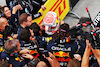GP CANADA, Gara winner Max Verstappen (NLD) Red Bull Racing celebrates with the team in parc ferme.
18.06.2023. Formula 1 World Championship, Rd 9, Canadian Grand Prix, Montreal, Canada, Gara Day.
- www.xpbimages.com, EMail: requests@xpbimages.com © Copyright: Bearne / XPB Images
