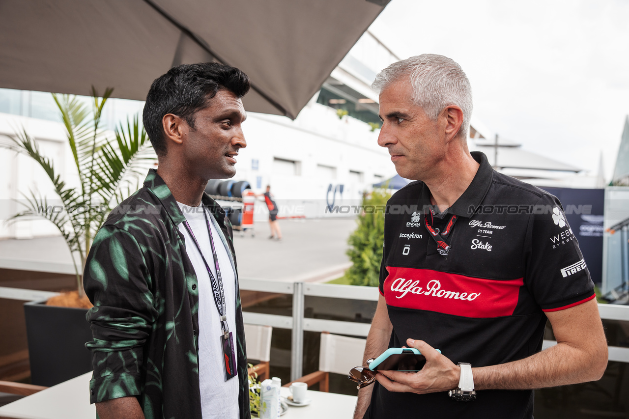 GP CANADA, (L to R): Lawrence Barretto (GBR) Formula 1 Senior Writer Editor with Alessandro Alunni Bravi (ITA) Alfa Romeo F1 Team Managing Director e Team Representative.

15.06.2023. Formula 1 World Championship, Rd 9, Canadian Grand Prix, Montreal, Canada, Preparation Day.

- www.xpbimages.com, EMail: requests@xpbimages.com © Copyright: Bearne / XPB Images