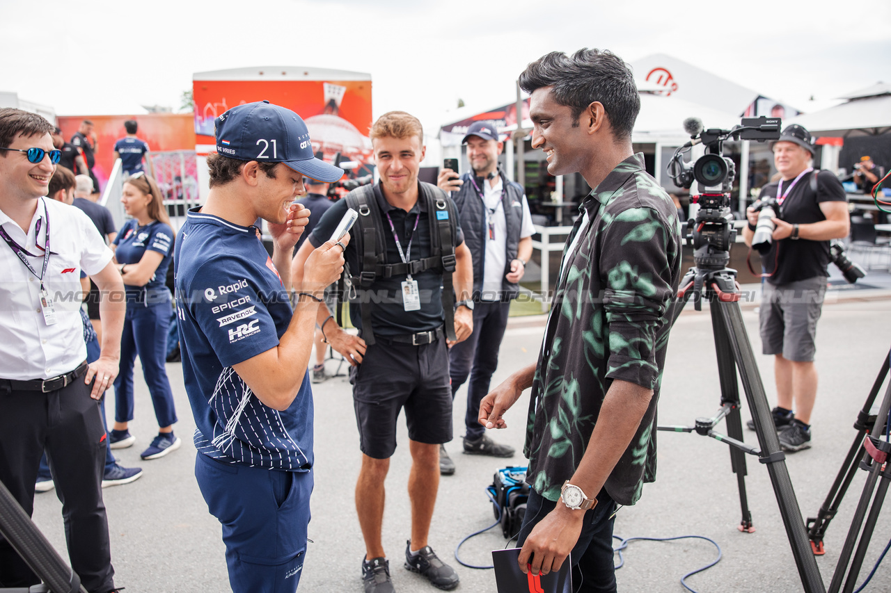 GP CANADA, Nyck de Vries (NLD) AlphaTauri with Lawrence Barretto (GBR) Formula 1 Senior Writer Editor.

15.06.2023. Formula 1 World Championship, Rd 9, Canadian Grand Prix, Montreal, Canada, Preparation Day.

- www.xpbimages.com, EMail: requests@xpbimages.com © Copyright: Bearne / XPB Images