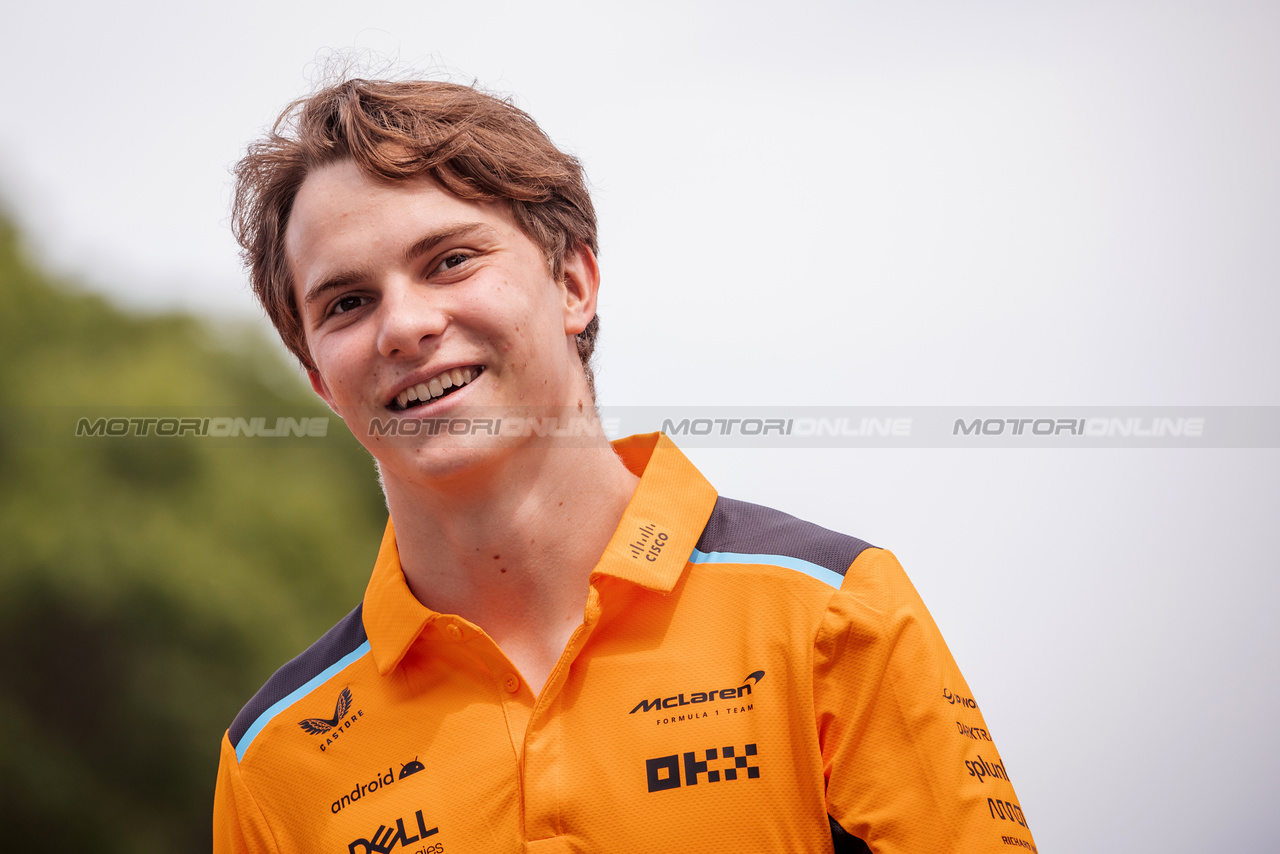GP CANADA, Oscar Piastri (AUS) McLaren walks the circuit.

15.06.2023. Formula 1 World Championship, Rd 9, Canadian Grand Prix, Montreal, Canada, Preparation Day.

- www.xpbimages.com, EMail: requests@xpbimages.com © Copyright: Bearne / XPB Images