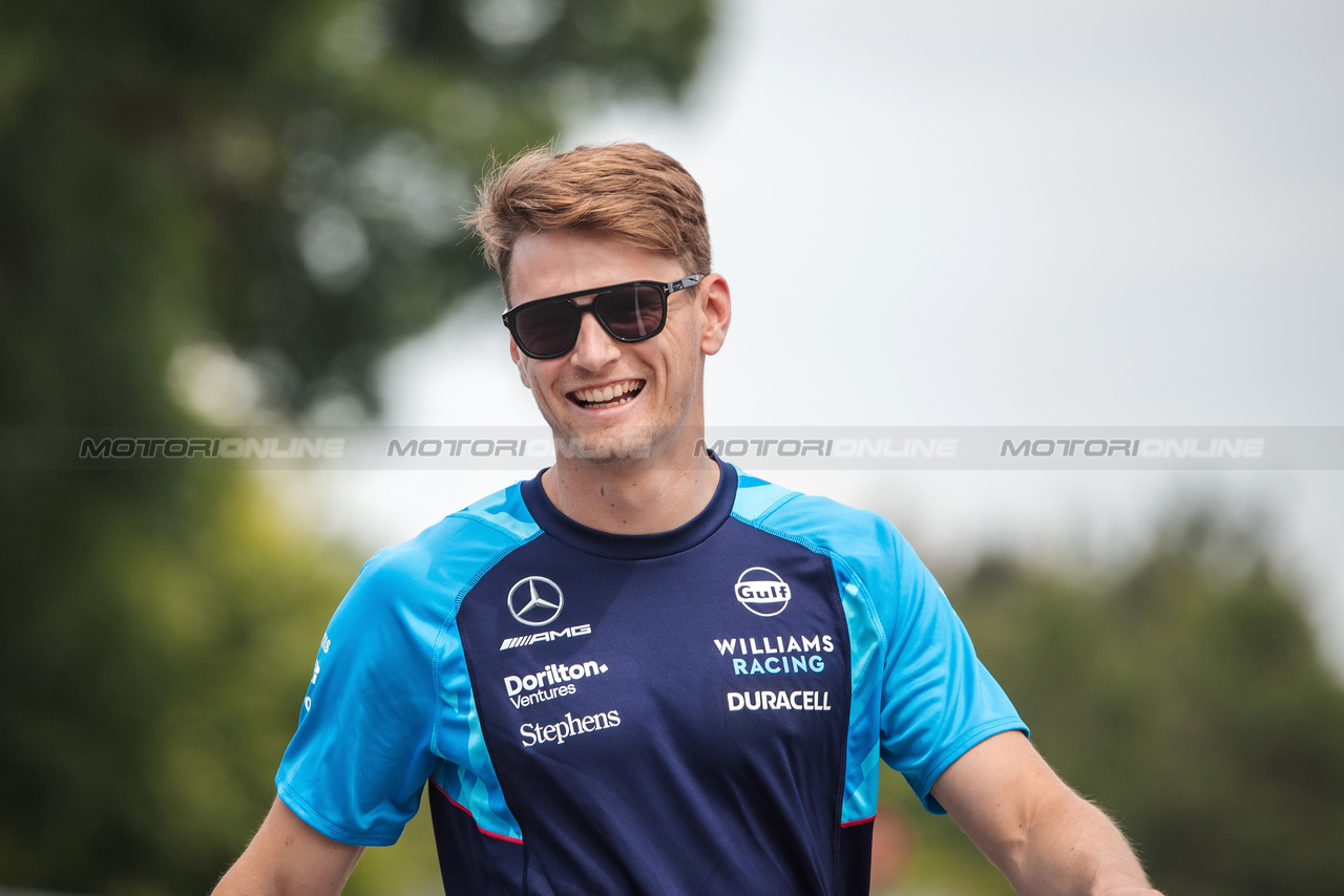 GP CANADA, Logan Sargeant (USA) Williams Racing walks the circuit.

15.06.2023. Formula 1 World Championship, Rd 9, Canadian Grand Prix, Montreal, Canada, Preparation Day.

- www.xpbimages.com, EMail: requests@xpbimages.com © Copyright: Bearne / XPB Images