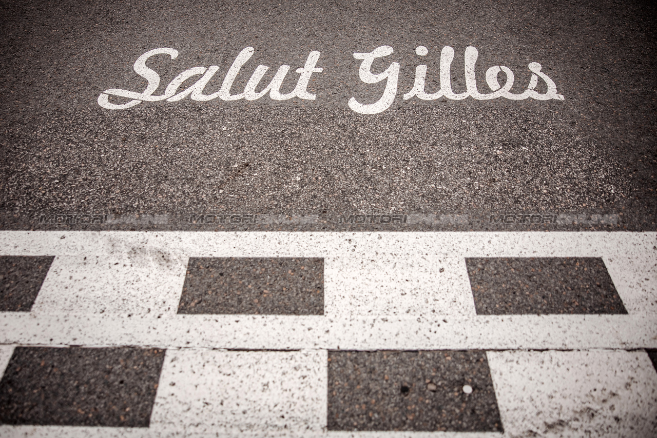 GP CANADA, Circuit Atmosfera - Salut Gilles at the finish line.

15.06.2023. Formula 1 World Championship, Rd 9, Canadian Grand Prix, Montreal, Canada, Preparation Day.

- www.xpbimages.com, EMail: requests@xpbimages.com © Copyright: Bearne / XPB Images