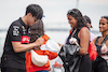 GP CANADA, Zhou Guanyu (CHN) Alfa Romeo F1 Team with fans in the pits.
15.06.2023. Formula 1 World Championship, Rd 9, Canadian Grand Prix, Montreal, Canada, Preparation Day.
- www.xpbimages.com, EMail: requests@xpbimages.com © Copyright: Bearne / XPB Images