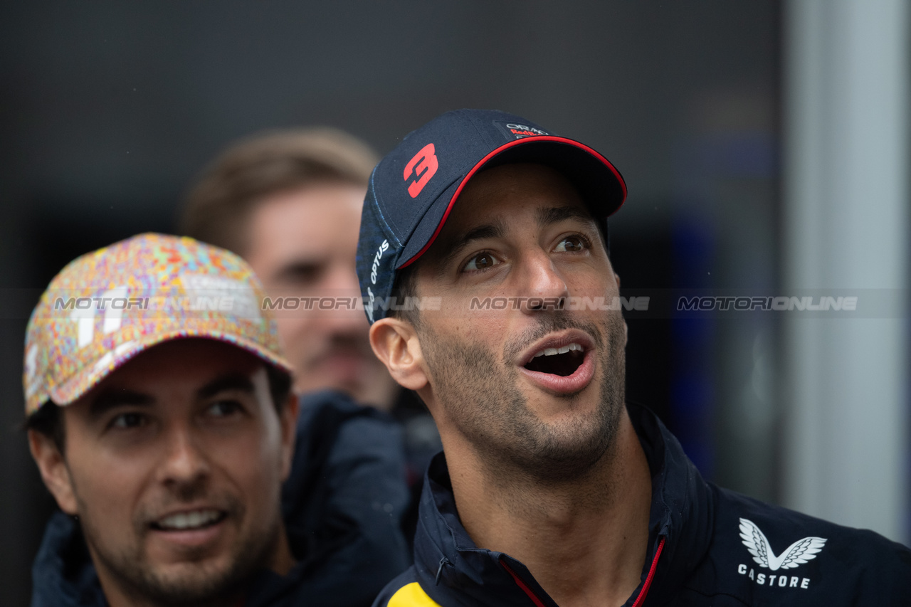 GP CANADA, Daniel Ricciardo (AUS) Red Bull Racing Reserve e Third Driver e Sergio Perez (MEX) Red Bull Racing.

17.06.2023. Formula 1 World Championship, Rd 9, Canadian Grand Prix, Montreal, Canada, Qualifiche Day.

- www.xpbimages.com, EMail: requests@xpbimages.com © Copyright: Price / XPB Images