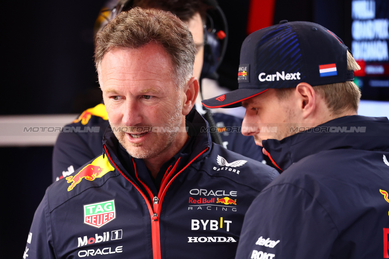 GP CANADA, (L to R): Christian Horner (GBR) Red Bull Racing Team Principal with Max Verstappen (NLD) Red Bull Racing.

17.06.2023. Formula 1 World Championship, Rd 9, Canadian Grand Prix, Montreal, Canada, Qualifiche Day.

- www.xpbimages.com, EMail: requests@xpbimages.com © Copyright: Batchelor / XPB Images