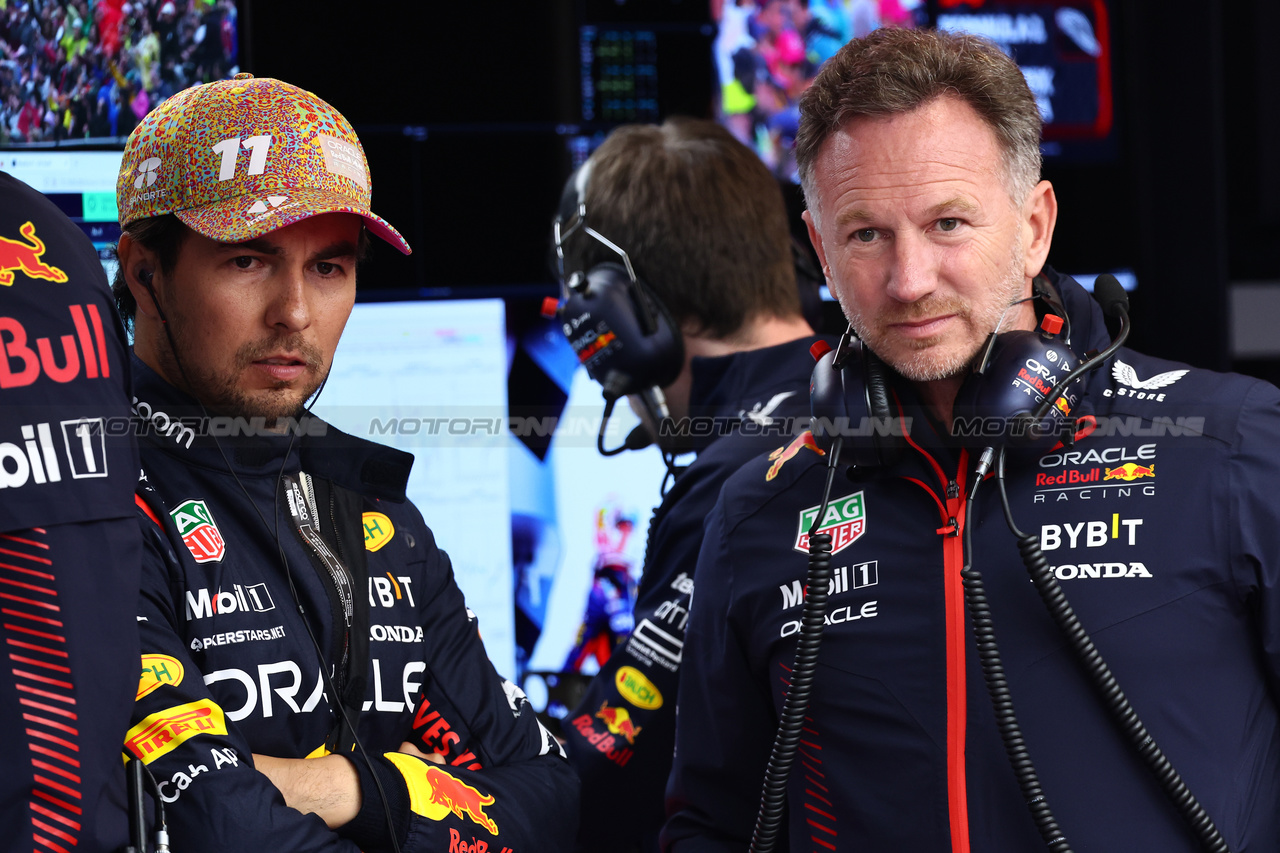 GP CANADA, (L to R): Sergio Perez (MEX) Red Bull Racing e Christian Horner (GBR) Red Bull Racing Team Principal.

17.06.2023. Formula 1 World Championship, Rd 9, Canadian Grand Prix, Montreal, Canada, Qualifiche Day.

- www.xpbimages.com, EMail: requests@xpbimages.com © Copyright: Batchelor / XPB Images