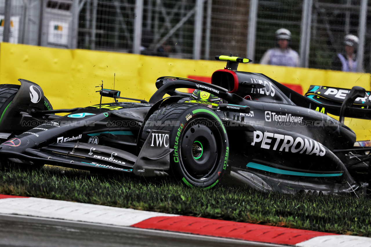 GP CANADA, Lewis Hamilton (GBR) Mercedes AMG F1 W14 runs wide.

17.06.2023. Formula 1 World Championship, Rd 9, Canadian Grand Prix, Montreal, Canada, Qualifiche Day.

- www.xpbimages.com, EMail: requests@xpbimages.com © Copyright: Bearne / XPB Images